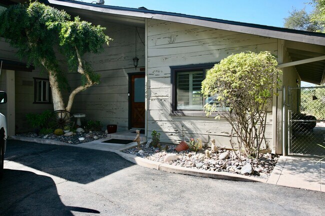 Foto del edificio - Country Living in Alpine ~ 4 Br 3 Ba