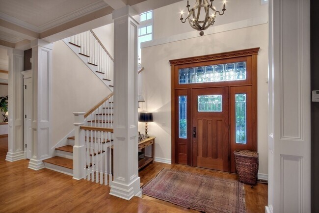 Foto del edificio - Spacious 4 Bedroom 2.75 Bath Luxury Sammam...
