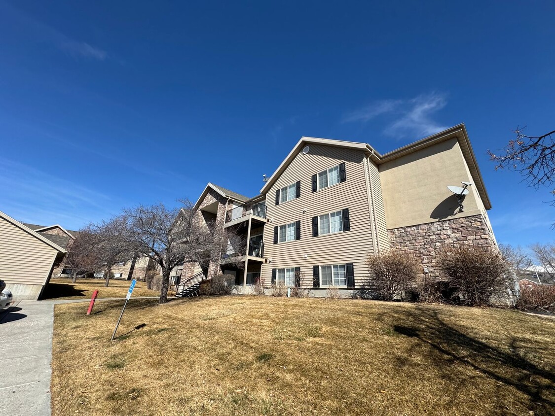 Primary Photo - Ground level 3 bedroom 2 bath in Lehi!