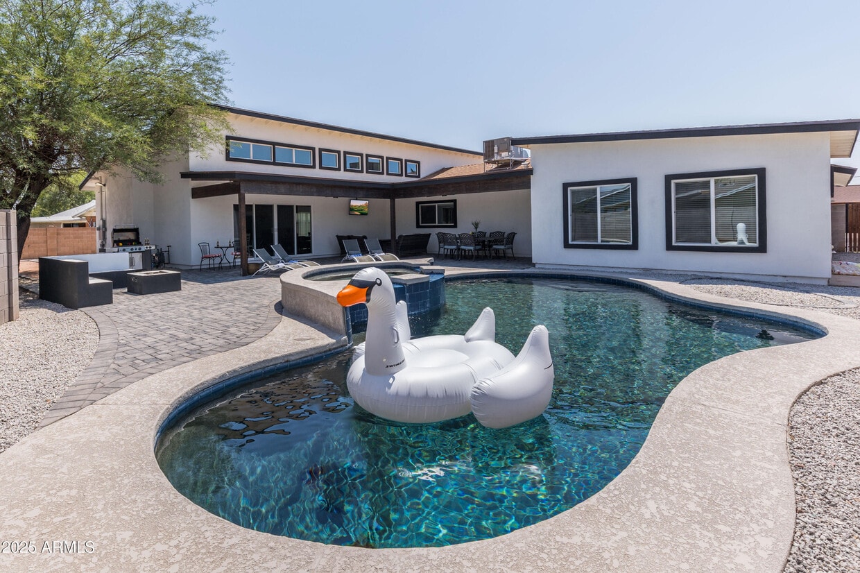 Foto principal - 3043 N 85th Pl