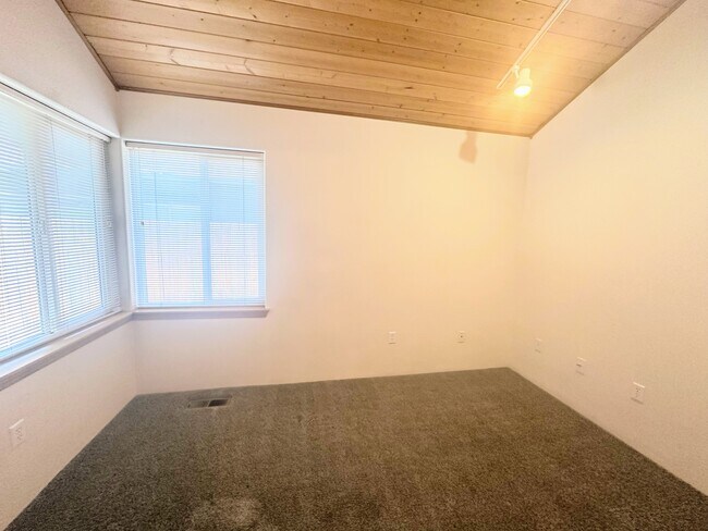 Foto del edificio - 1341 Evan Ln