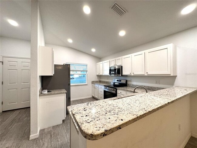 Building Photo - 1127 E Bucknell Ave