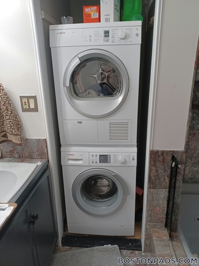 Building Photo - 614 Columbus Ave