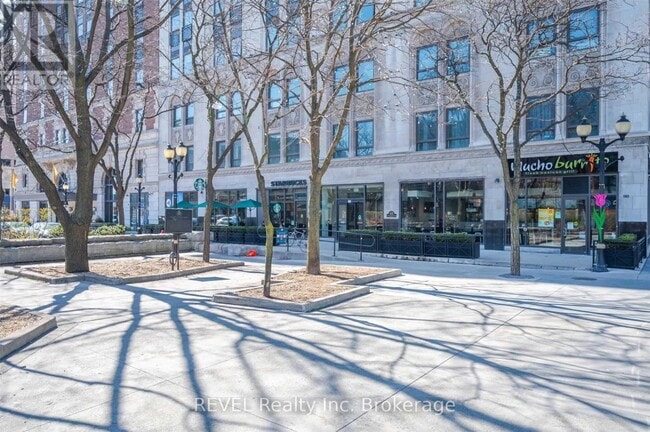 Building Photo - 112 King St E