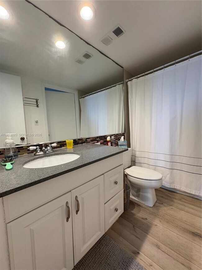 Foto del edificio - 1470 NE 123rd St