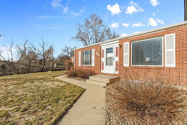 Foto del edificio - $1,840.95 - 3 Bed, 2 Bath Townhome In Co Springs with In Unit Laundry and Central AC!