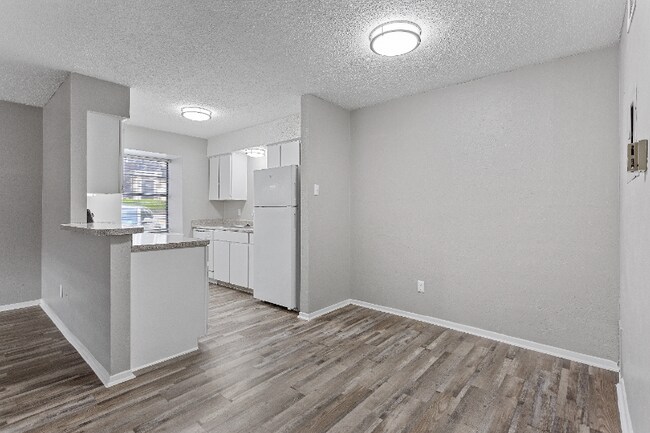 Building Photo - 4727 Wellesley Ave