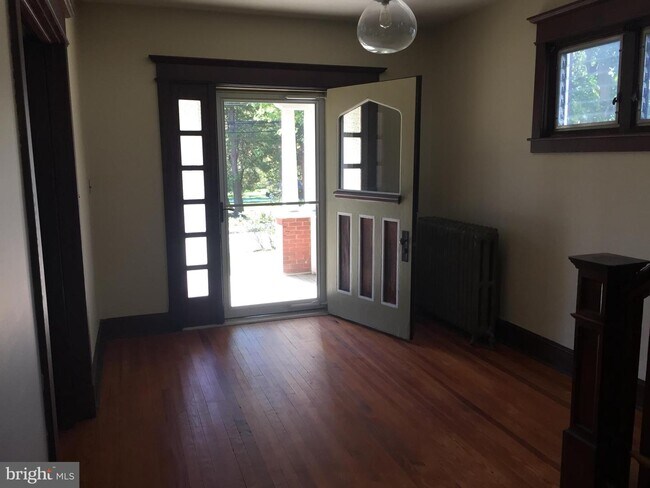 Foto del edificio - 901 E Railroad Ave