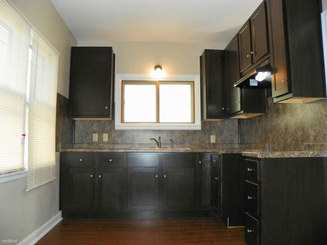 Building Photo - 4 br, 2 bath House - 990 3rd Street E