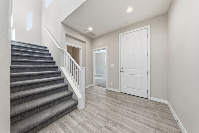 Foto del edificio - Luxury Living in Gated Alta Fiore – Lake Las Vegas Retreat with Primary Suite Downstairs