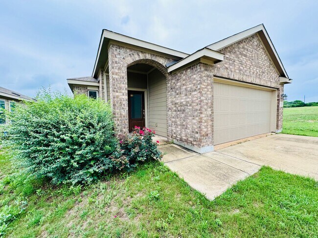 Building Photo - Where comfort and convenience awaits!