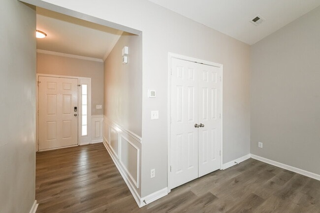 Building Photo - 8704 Rozumny Dr