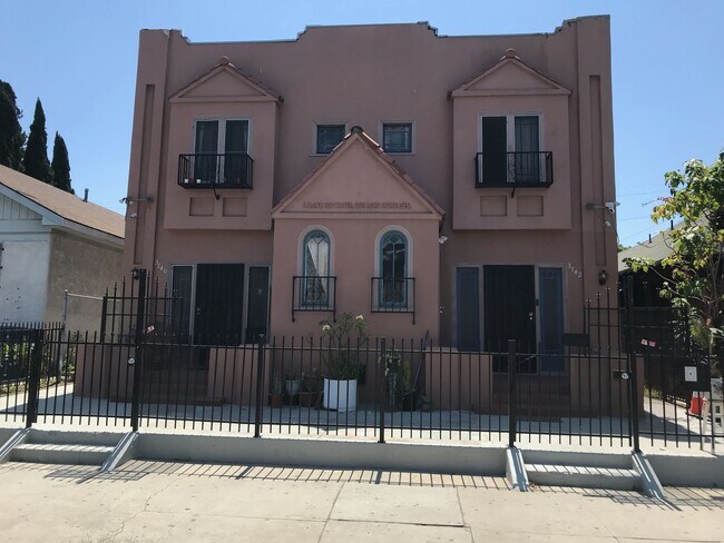 Building Photo - 3740 Maple Ave