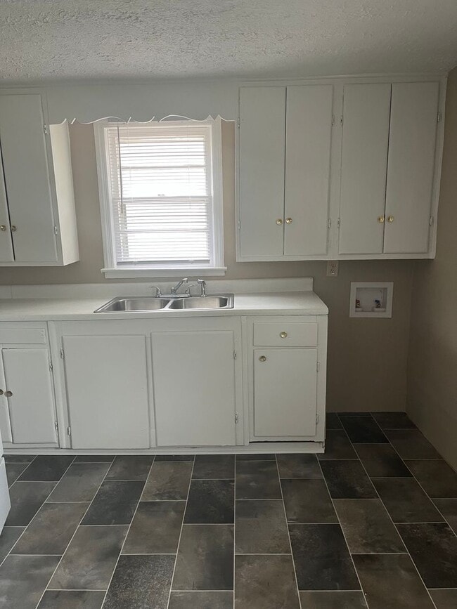 Building Photo - 2-Bedroom Home in Spring Lake