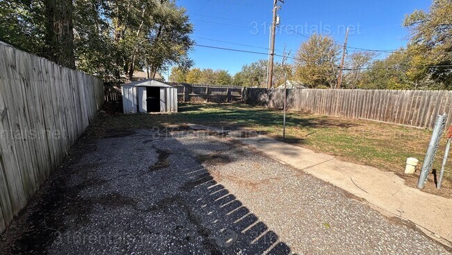 Building Photo - 257 N Sabin St