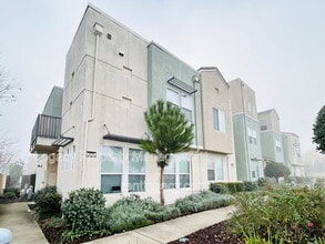 Building Photo - 3998 E Commerce Way