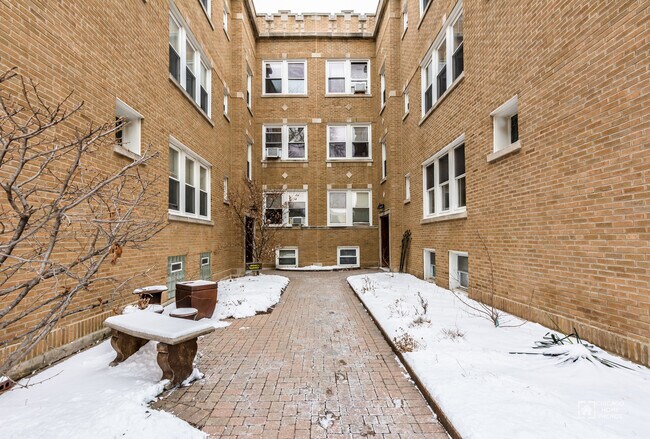Building Photo - 2530 W Argyle St