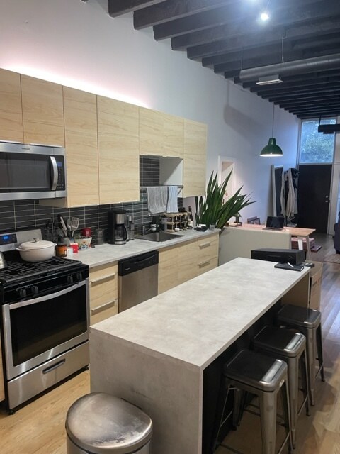 Foto del edificio - 1423 W Augusta Blvd
