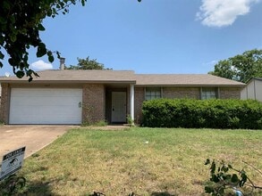 Building Photo - 107 W Way Dr