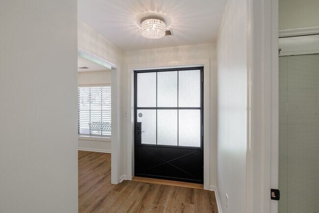 Foto del edificio - 112 Lucy Ln