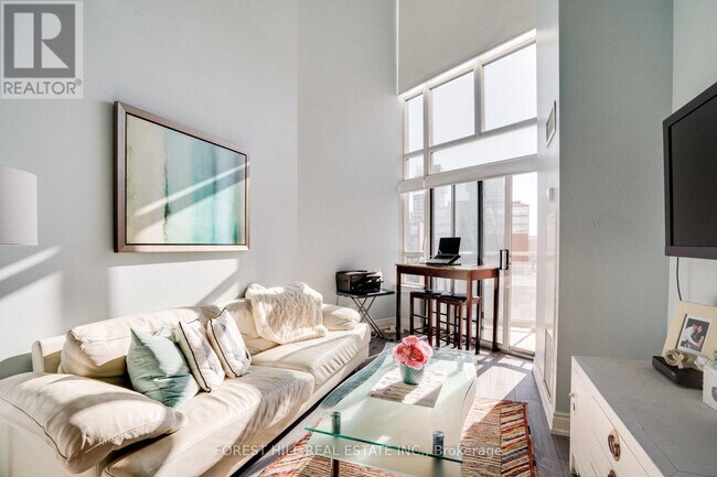 Photo du bâtiment - 255 Richmond St E