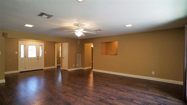 Building Photo - 2302 Deer Valley Dr