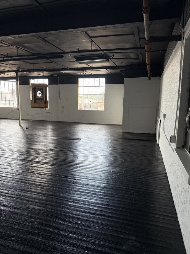 Building Photo - 903 N Keowee St