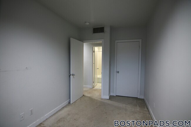Foto del edificio - 548 Columbus Ave