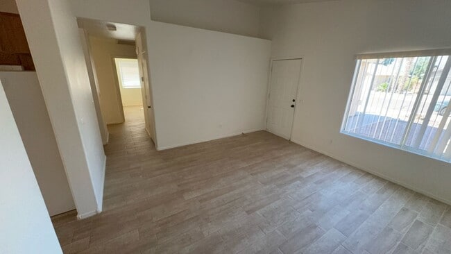 Building Photo - 505 S 93rd Pl