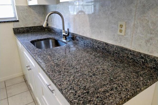 Kitchen - 314 S J St