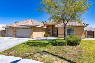 Building Photo - 1112 N Cynthia Ct