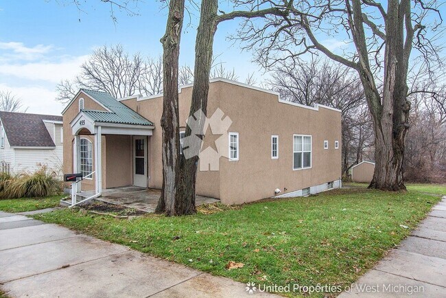 Building Photo - 455 Cedar St NE