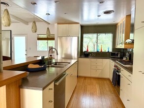 Building Photo - 1828 Courtney Ave