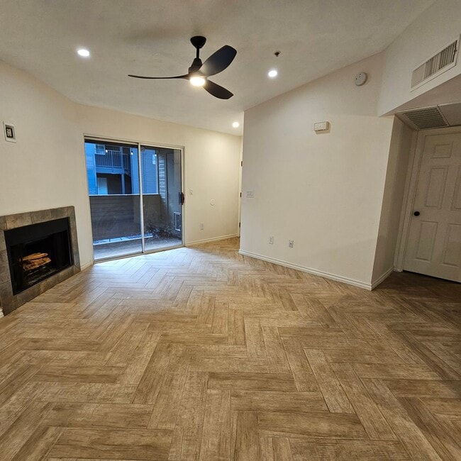 Building Photo - Spacious and Upgraded 2 Bedroom 2 Bath Pet...