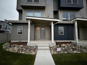 Building Photo - 688 Venture Wy