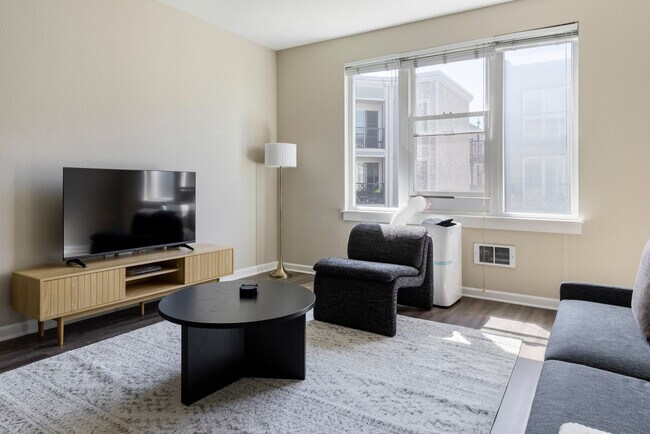 Foto del edificio - 5684 Bay St