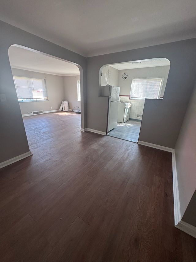 Building Photo - 1665 Anita Pl