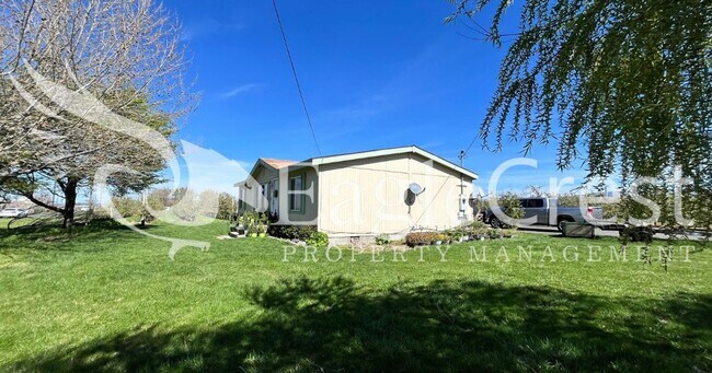 Building Photo - 3 Bed, 2 Bath Home with Open Yard in Desirable Orchards Area