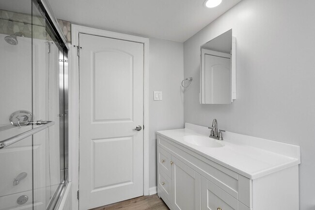 Foto del edificio - Gorgeous 3 bedroom home in Clairton availa...