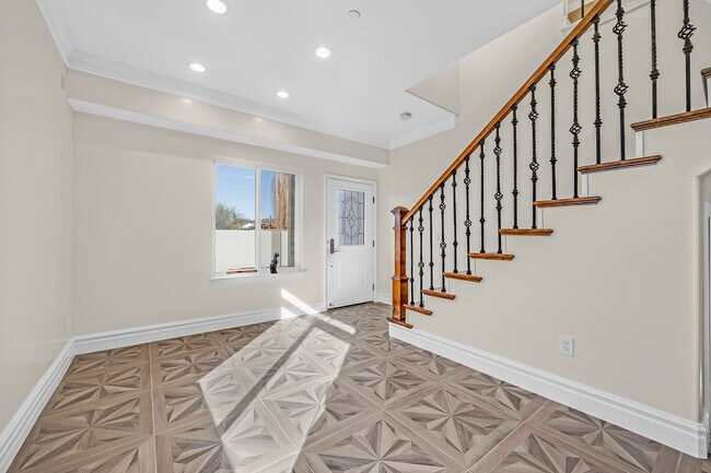 Building Photo - 322 Tennyson Rd