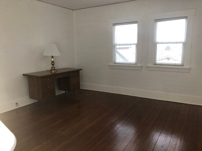 Foto del edificio - 4 Bed 2 Bath Beacon Hill Home with Large F...