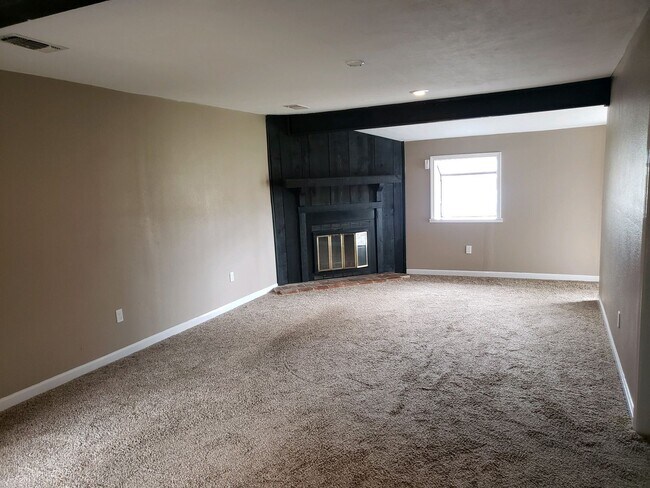 Building Photo - “The Perfect Place to Rent”