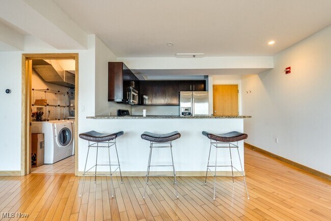 Foto del edificio - 701 W Lakeside Ave
