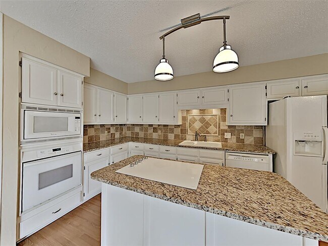 Foto del edificio - 6305 Seabrook Dr