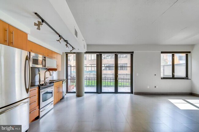 Building Photo - 1133 14th St NW