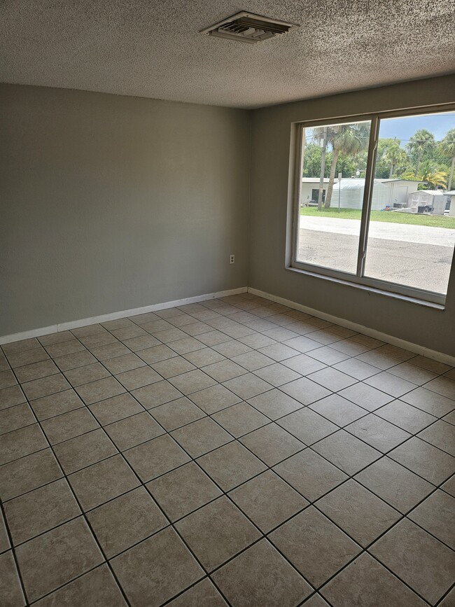 Building Photo - 6608 Chalice St