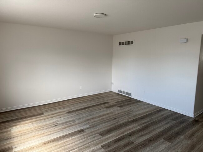 Foto del edificio - 2500 W 450 N