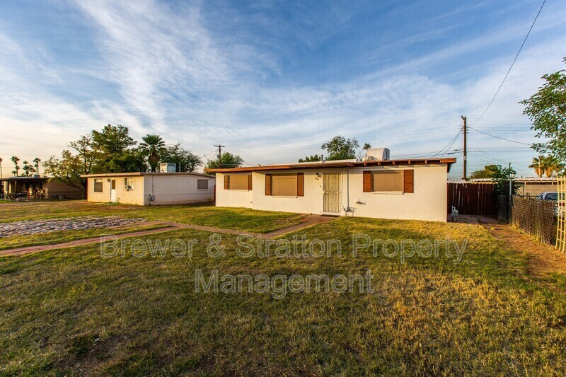 Foto principal - 2642 E 1st Pl