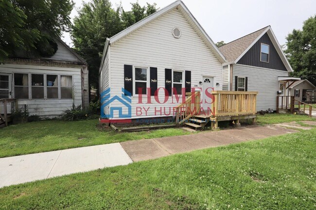 Building Photo - Two Bedroom House