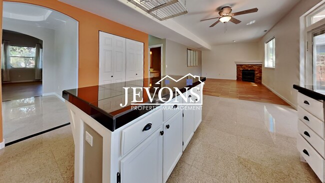 Foto del edificio - Get a $1,649 Rent Credit - Spacious single...